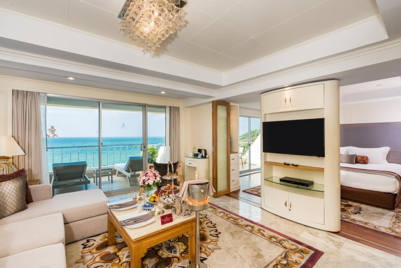 Royal Wing Suites & Spa Pattaya Exterior photo